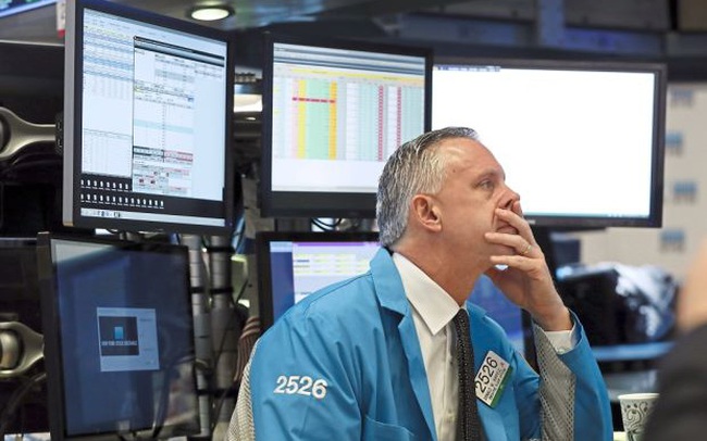 Tình hình dịch bệnh ngày càng căng thẳng, Dow Jones mất hơn 200 điểm, cổ phiếu công nghệ lấy lại đà tăng