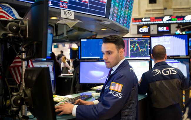 Cổ phiếu công nghệ bị bán tháo ngày càng mạnh, Dow Jones mất hơn 300 điểm