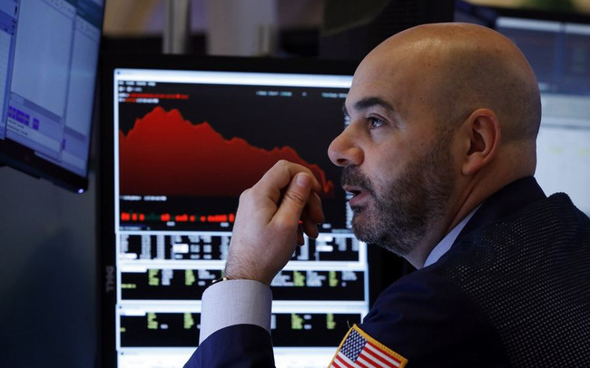 Sắc đỏ tiếp tục bao trùm Phố Wall, cổ phiếu công nghệ ‘đuối sức’, Dow Jones rớt hơn 500 điểm
