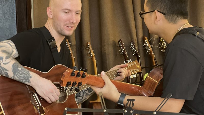 Hồ Sỹ Tân: Nhà sáng lập Say Acoustic, Tân Bo Guitar và Cửa hàng Say Guitar – Kết nối đam mê âm nhạc